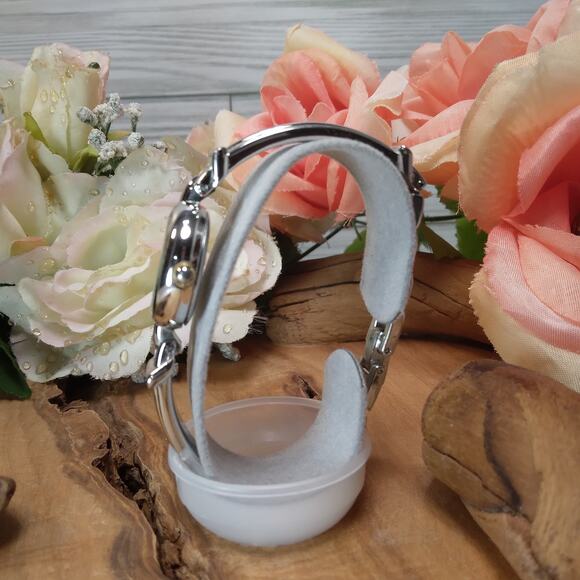 Vintage Rumours Quartz 22mm Watch 90s Y2K Silver Gold 2 Tone Ladies 6.5" - Picture 4 of 10